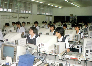 マイコン教室 コンピュータ導入によるマイコン教室