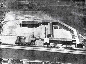 拡張後の航空写真 拡張後の昭和33年ごろの航空写真